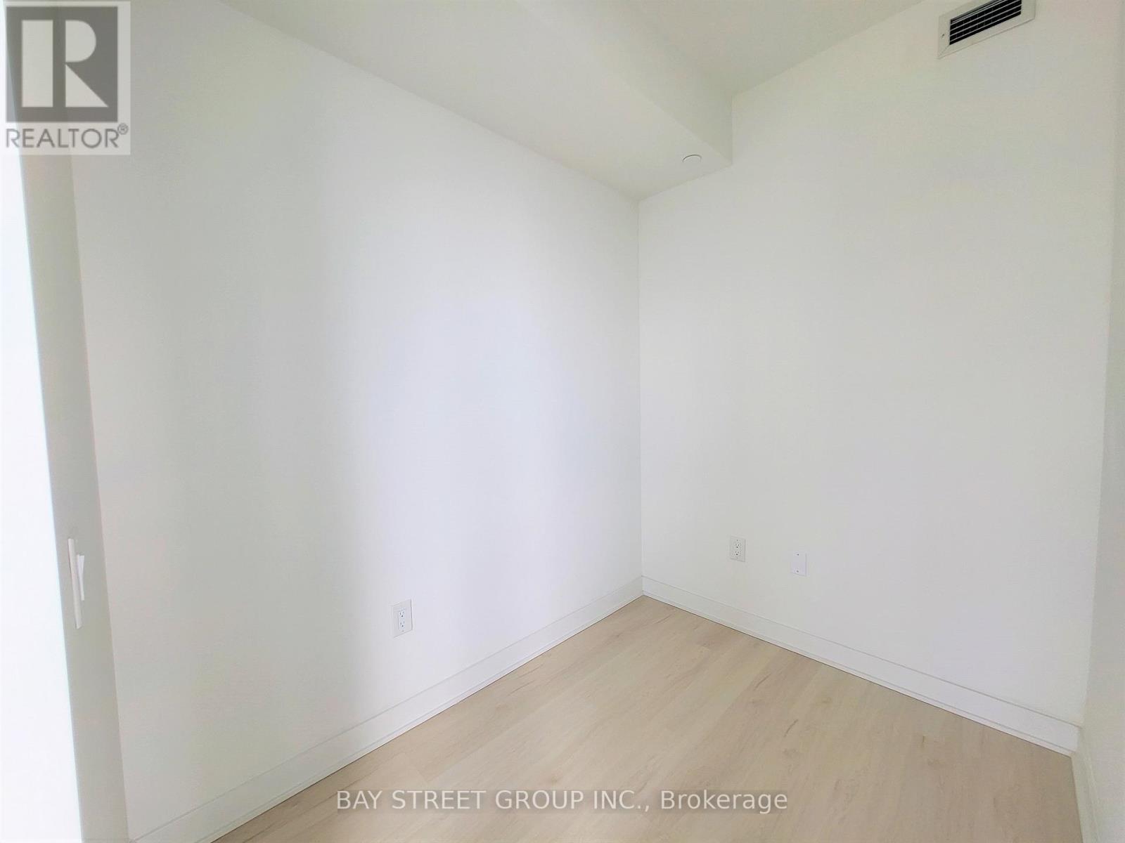 2504 - 3900 Confederation Parkway, Mississauga, Ontario  L5B 0M3 - Photo 18 - W12577486