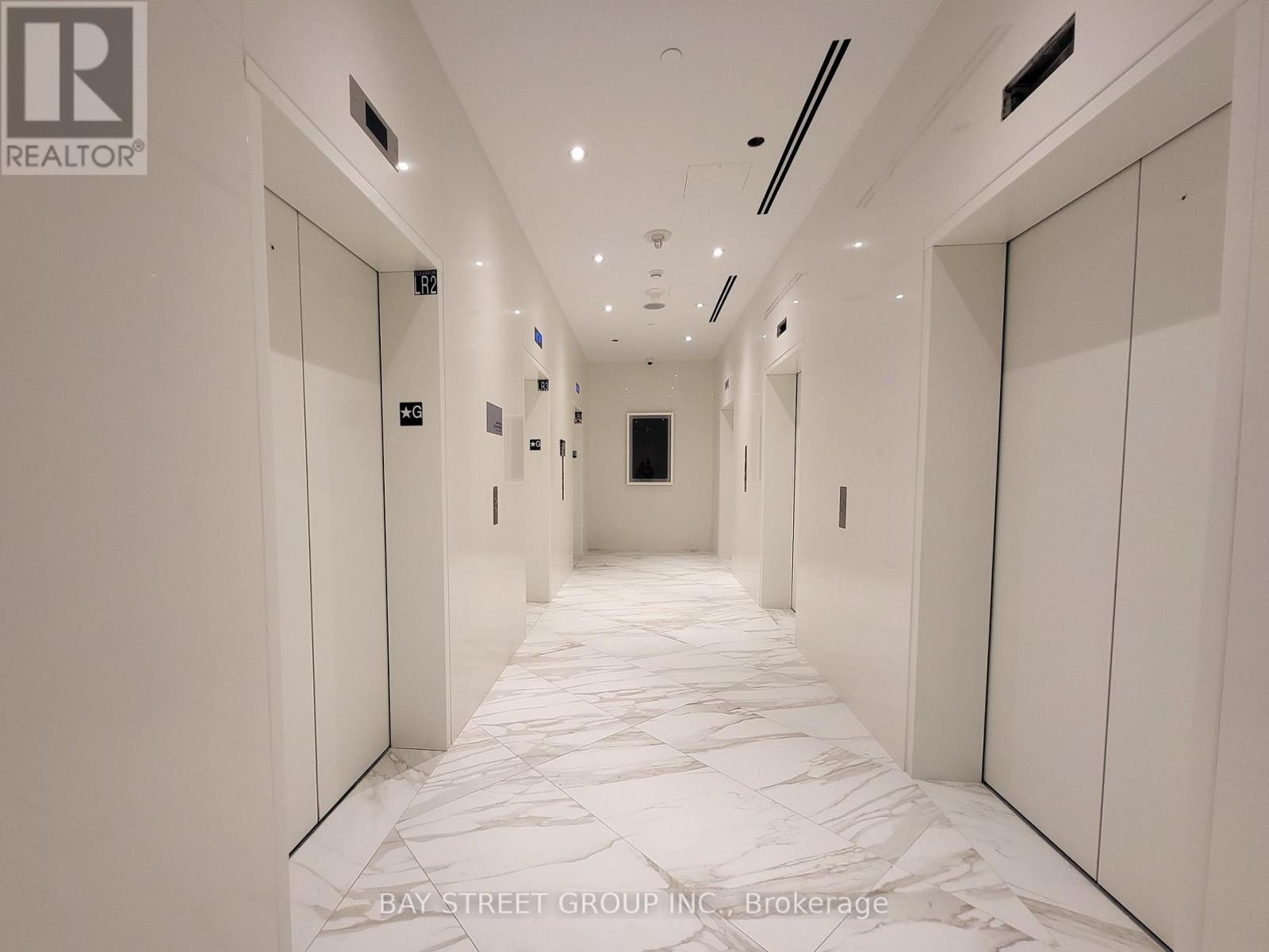 2504 - 3900 Confederation Parkway, Mississauga, Ontario  L5B 0M3 - Photo 6 - W12577486