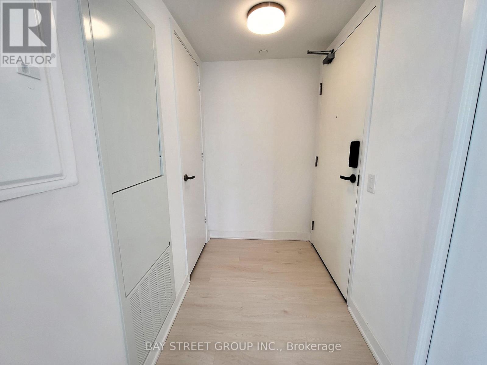 2504 - 3900 Confederation Parkway, Mississauga, Ontario  L5B 0M3 - Photo 8 - W12577486