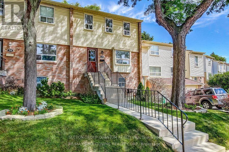 29 - 1055 Shawnmarr Road, Mississauga, Ontario  L5H 3V2 - Photo 3 - W12577520