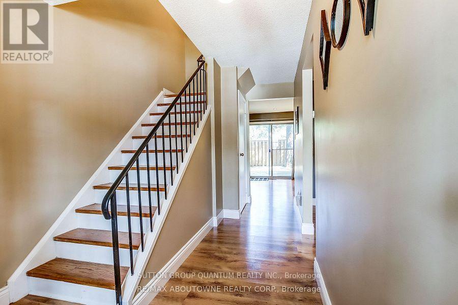 29 - 1055 Shawnmarr Road, Mississauga, Ontario  L5H 3V2 - Photo 5 - W12577520