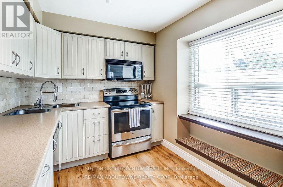 29 - 1055 Shawnmarr Road, Mississauga, Ontario  L5H 3V2 - Photo 6 - W12577520