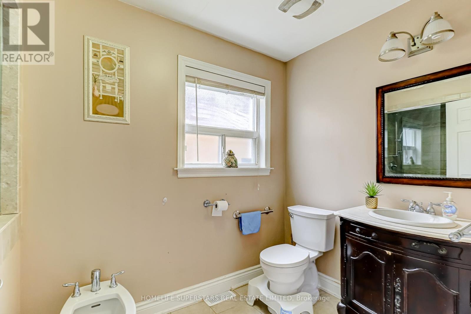 1413 Safeway Crescent, Mississauga, Ontario  L4X 1H8 - Photo 17 - W12577544