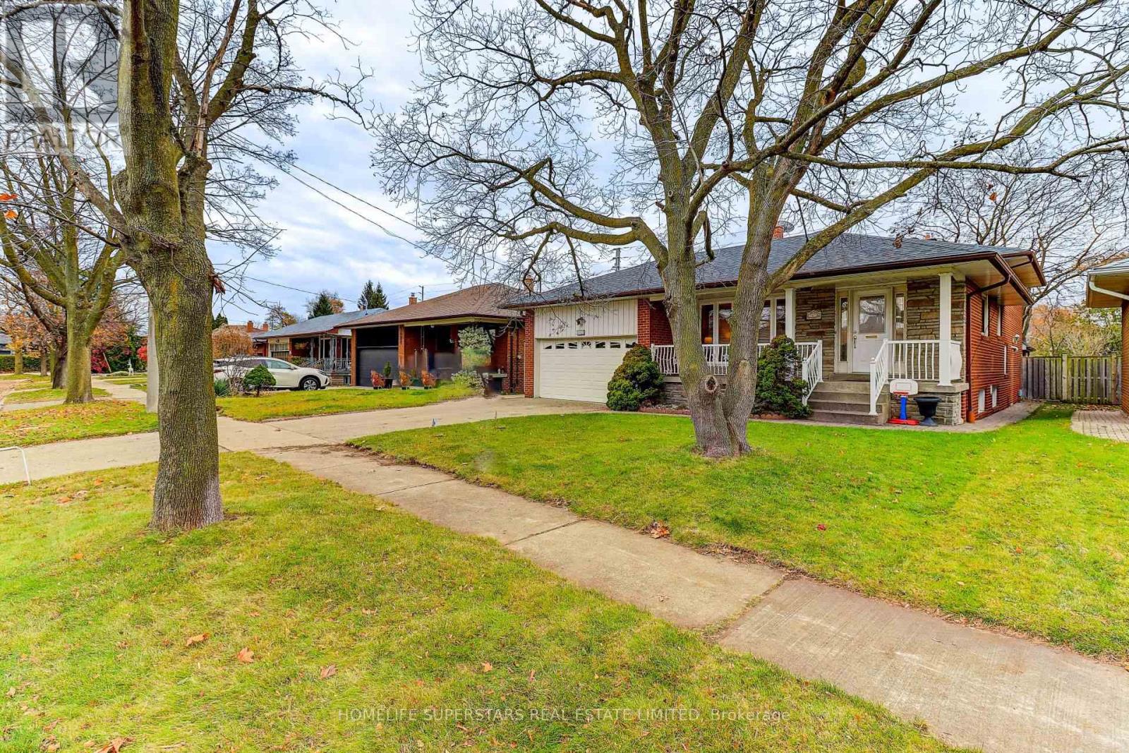 1413 Safeway Crescent, Mississauga, Ontario  L4X 1H8 - Photo 2 - W12577544