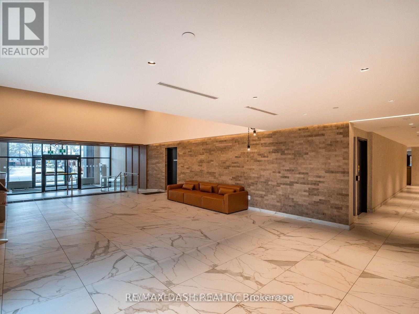 723 - 2300 St. Clair Avenue W, Toronto, Ontario  M6N 1K8 - Photo 3 - W12577550