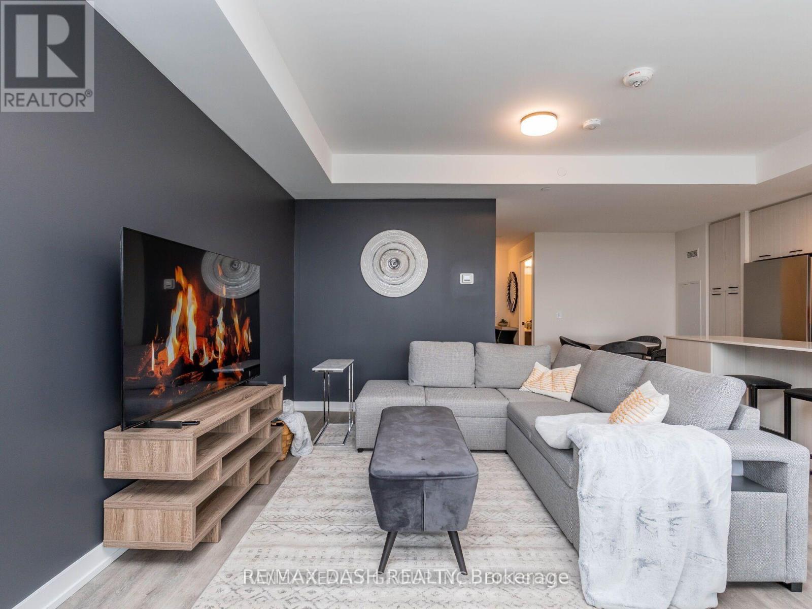 723 - 2300 St. Clair Avenue W, Toronto, Ontario  M6N 1K8 - Photo 9 - W12577550