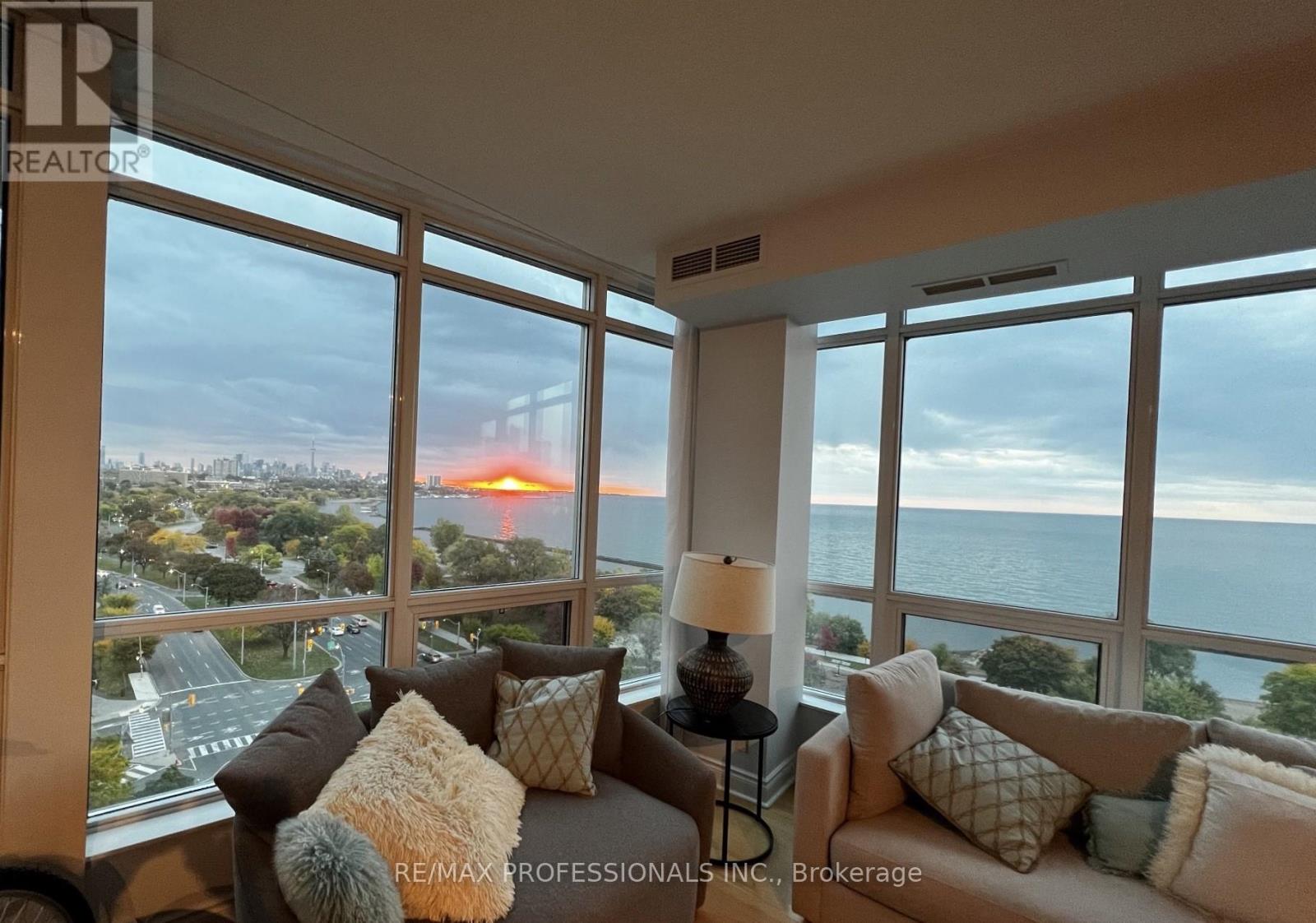 1107 - 1910 Lake Shore Boulevard W, Toronto, Ontario  M6S 1A2 - Photo 10 - W12577562