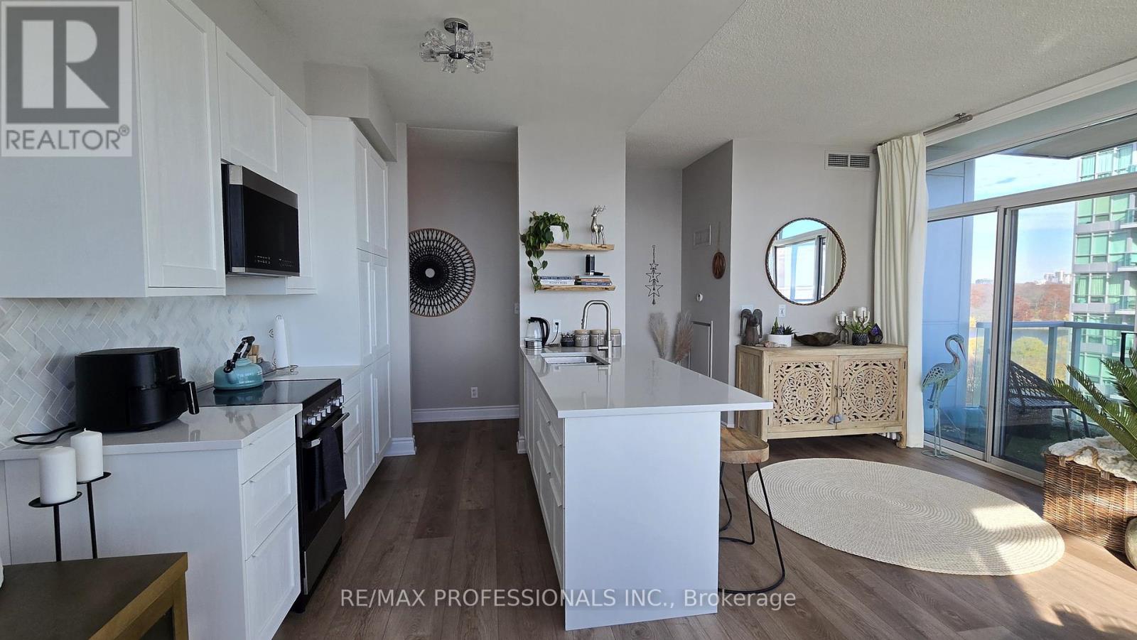 1107 - 1910 Lake Shore Boulevard W, Toronto, Ontario  M6S 1A2 - Photo 15 - W12577562