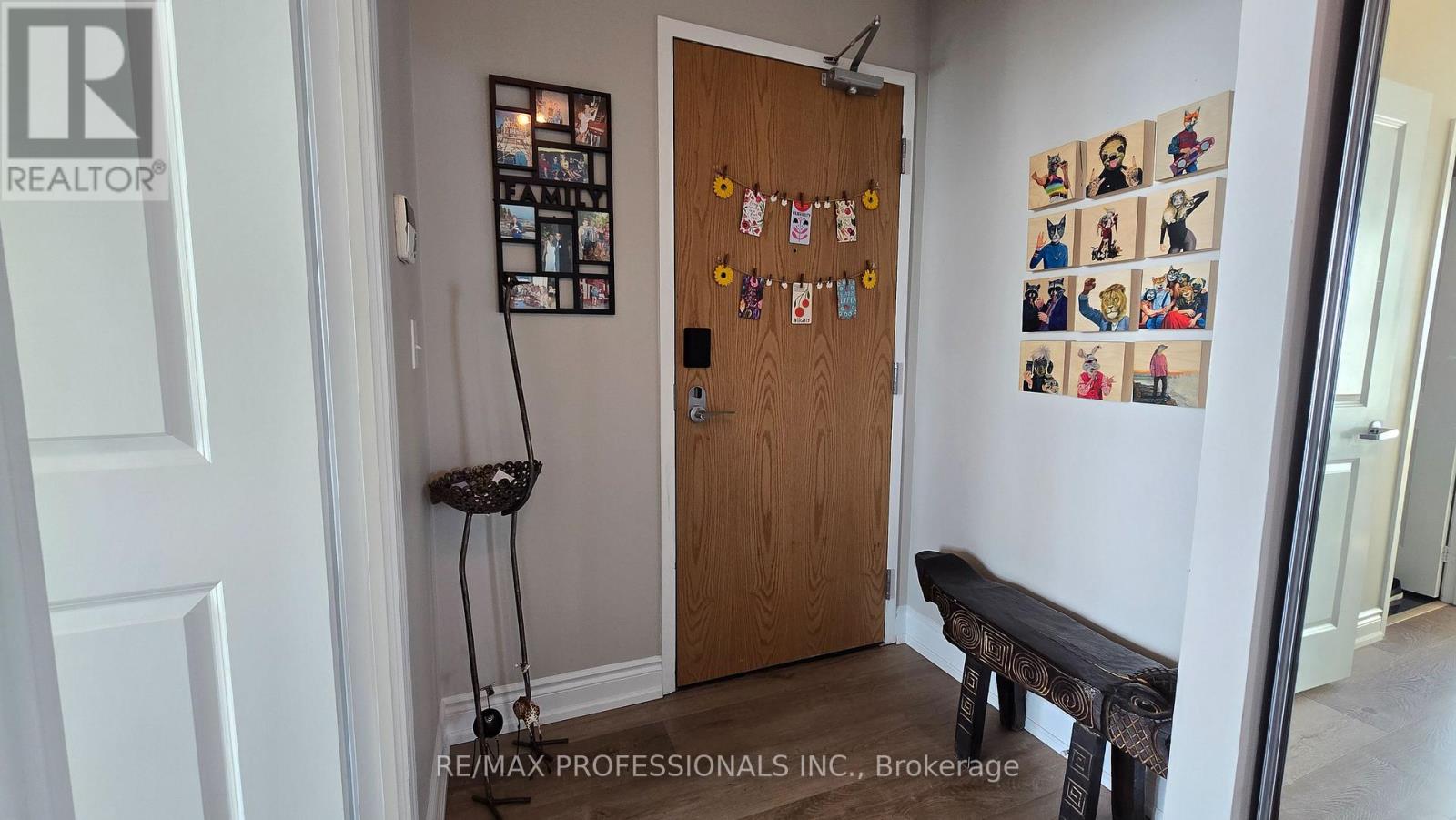 1107 - 1910 Lake Shore Boulevard W, Toronto, Ontario  M6S 1A2 - Photo 4 - W12577562