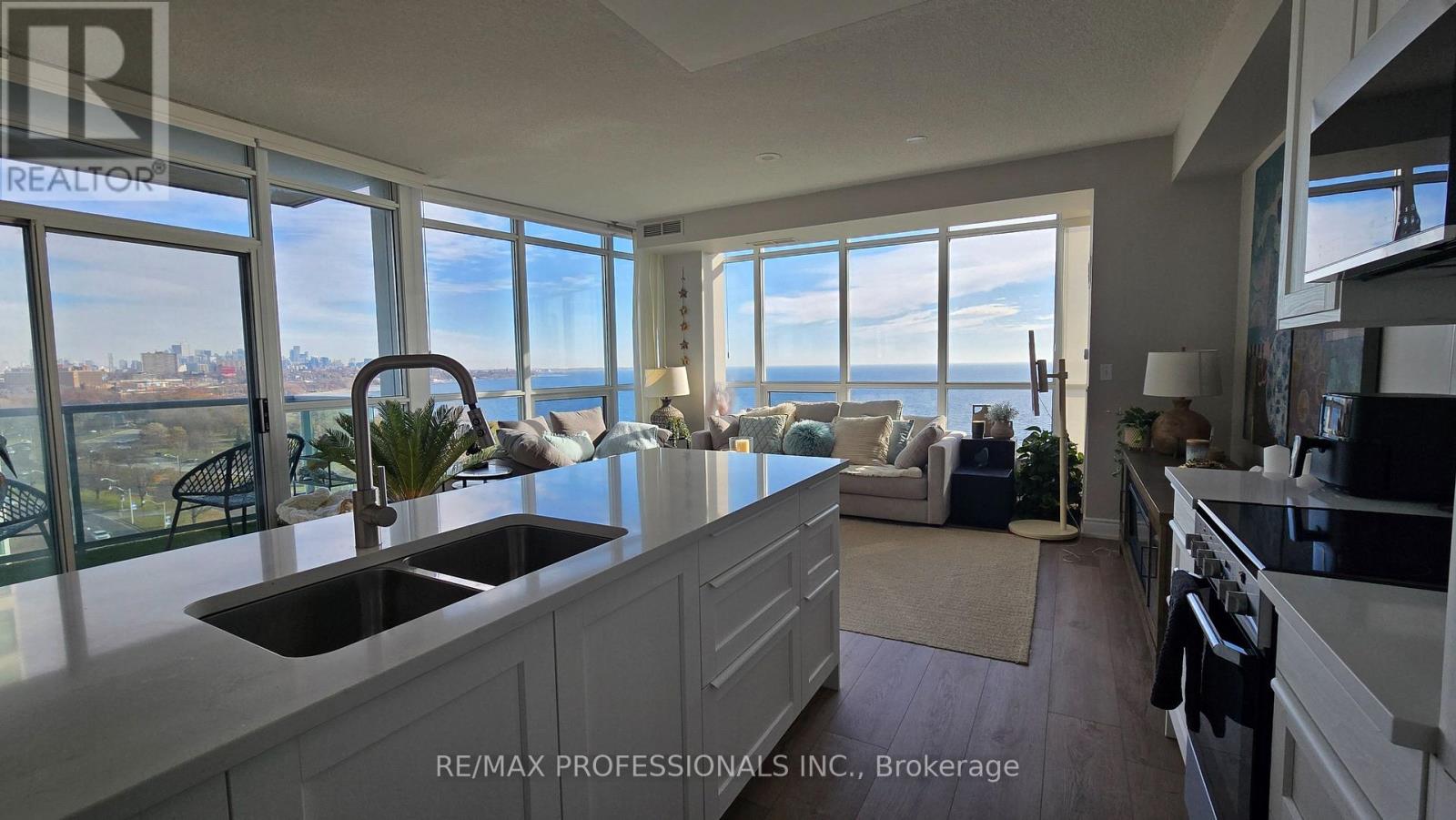 1107 - 1910 Lake Shore Boulevard W, Toronto, Ontario  M6S 1A2 - Photo 7 - W12577562