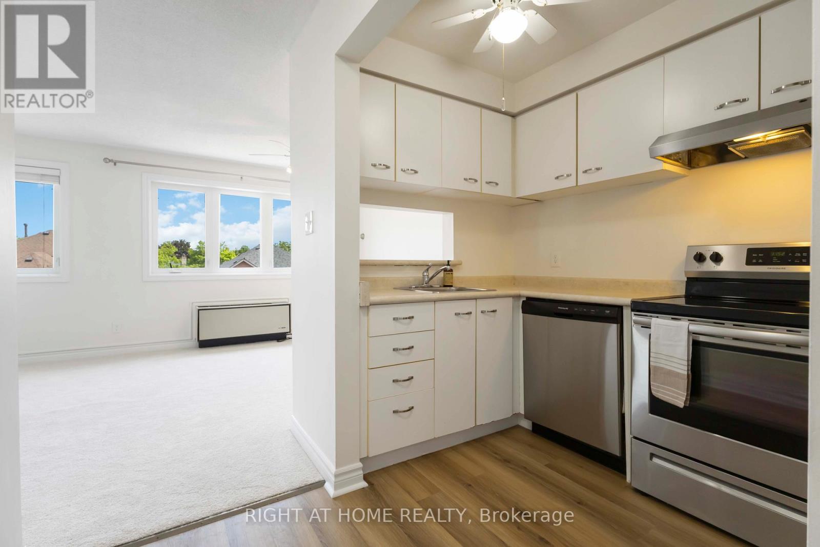 401 - 195 Lake Driveway W, Ajax, Ontario  L1S 7H7 - Photo 11 - E12577592