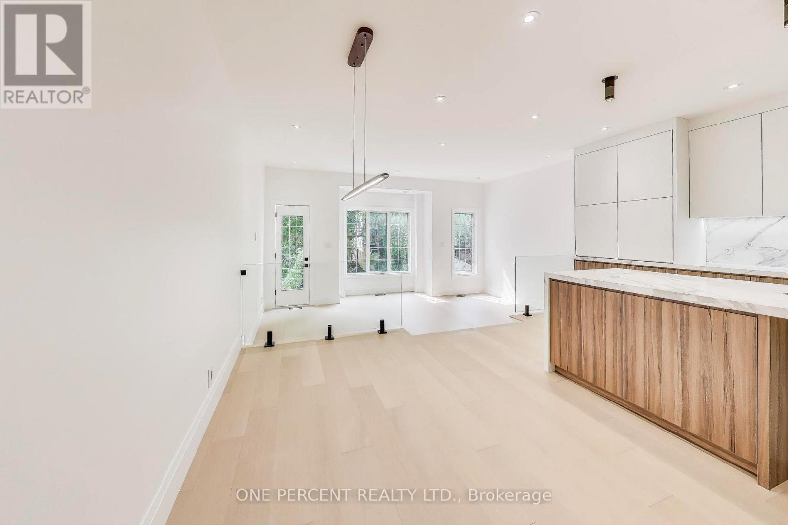 23 Mitchell Avenue, Toronto, Ontario  M6J 1C1 - Photo 8 - C12423019