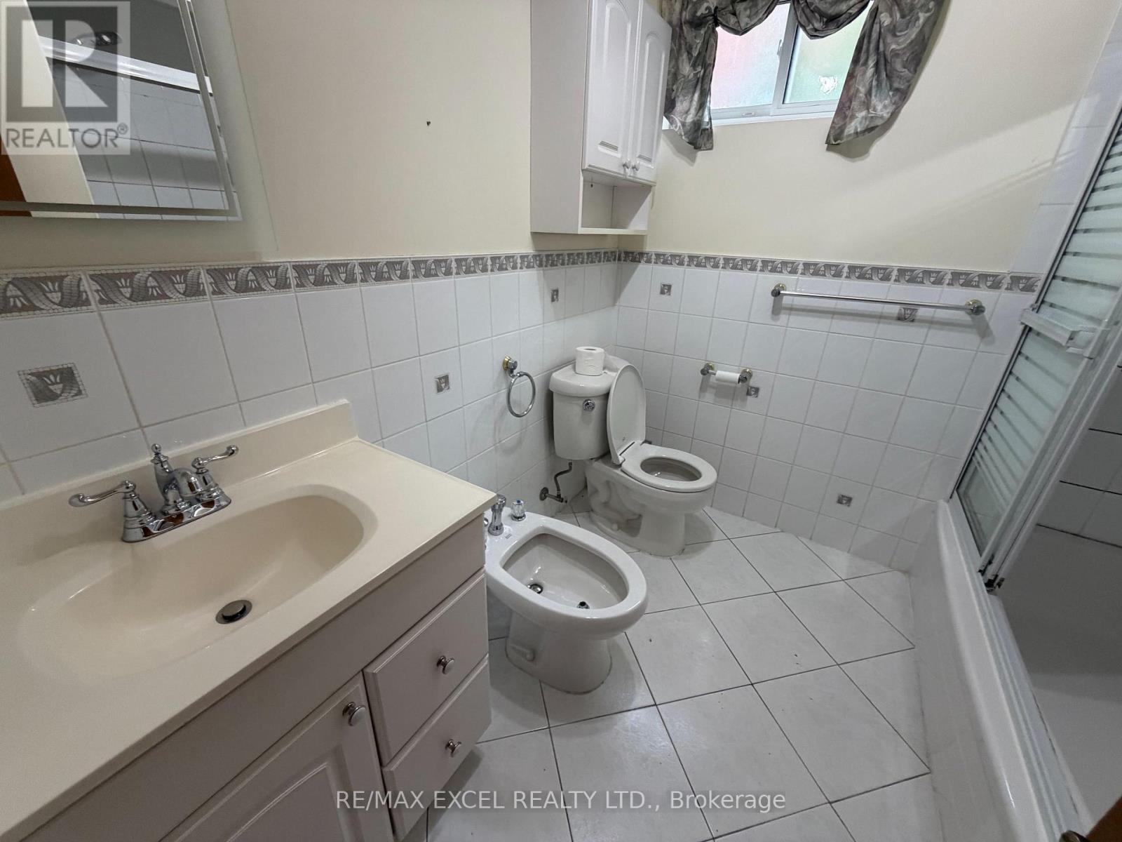 Lower - 71 Hickorynut Drive, Toronto, Ontario  M2J 4W6 - Photo 7 - C12454071