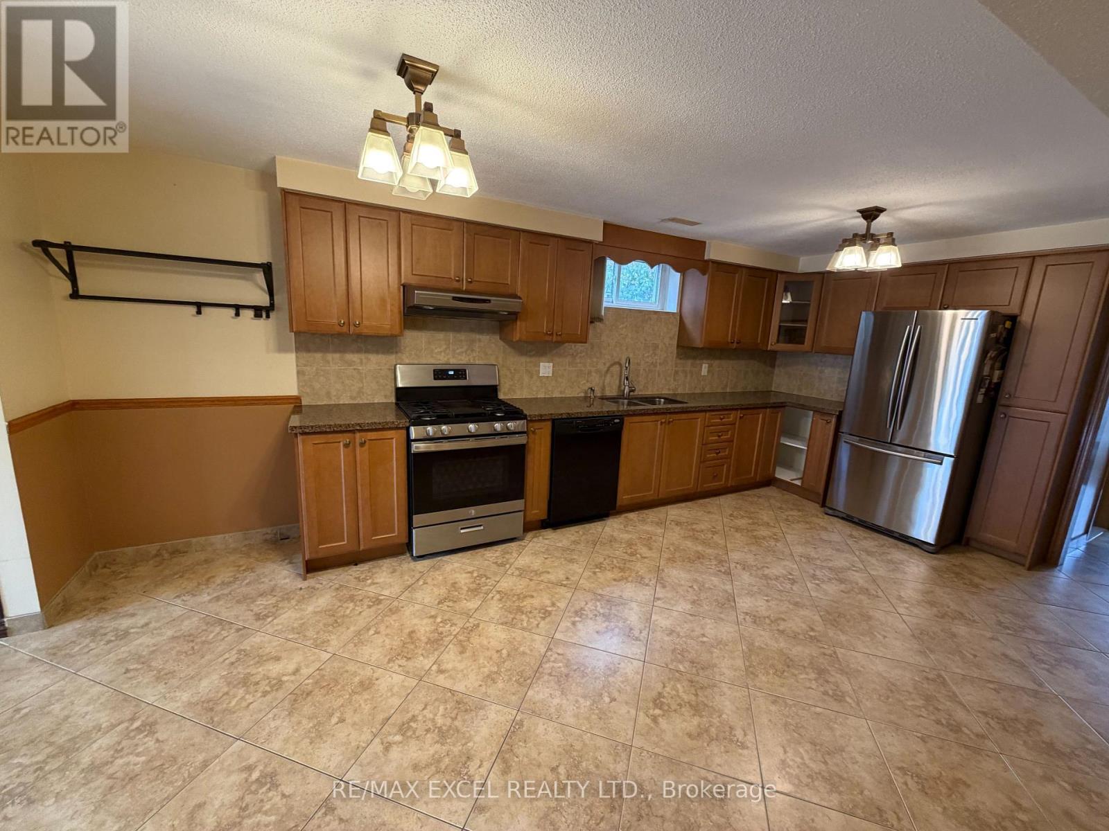 Lower - 71 Hickorynut Drive, Toronto, Ontario  M2J 4W6 - Photo 5 - C12454071