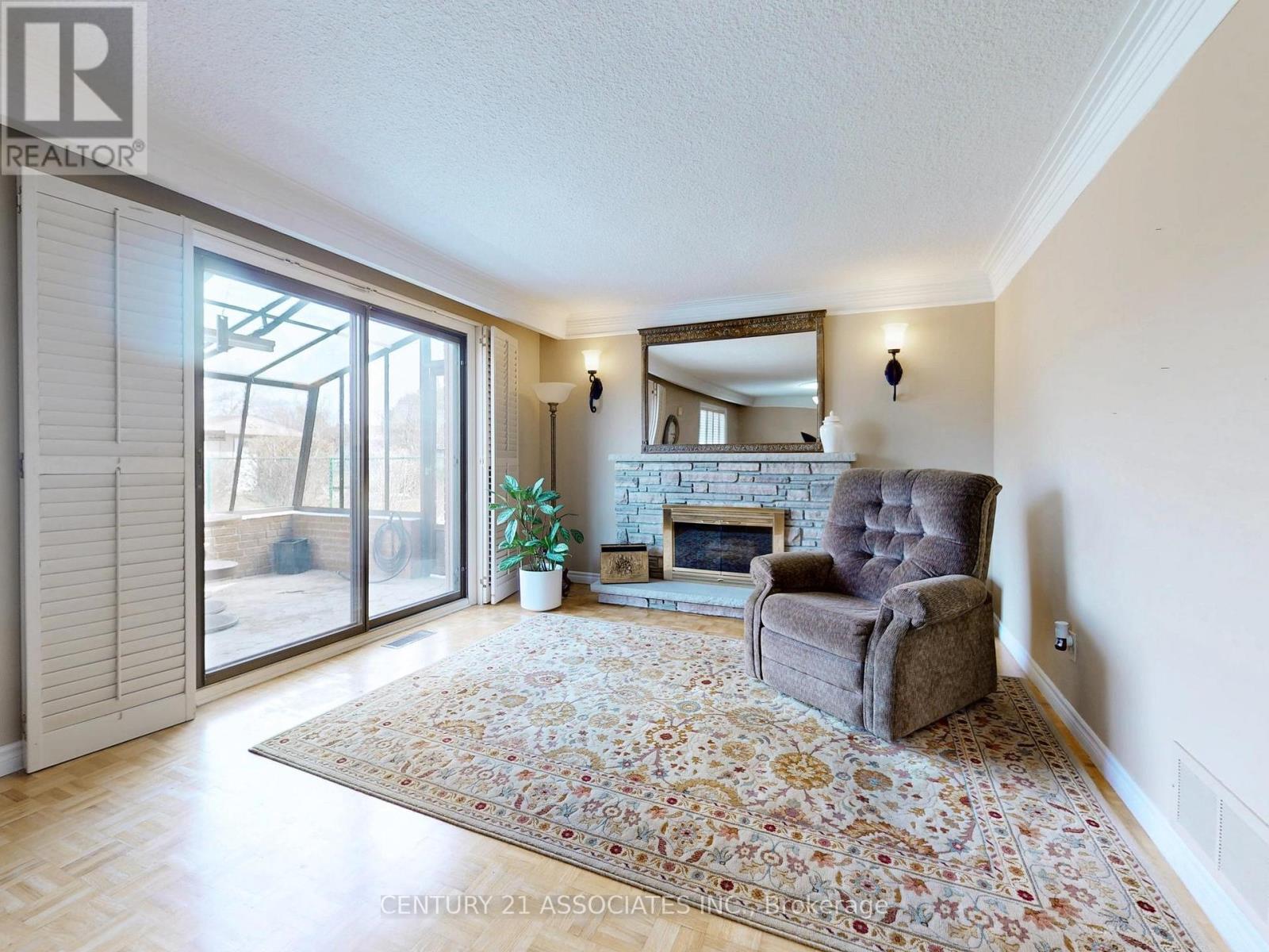 1217 Alexandra Avenue, Mississauga, Ontario  L5E 2A4 - Photo 25 - W12475265