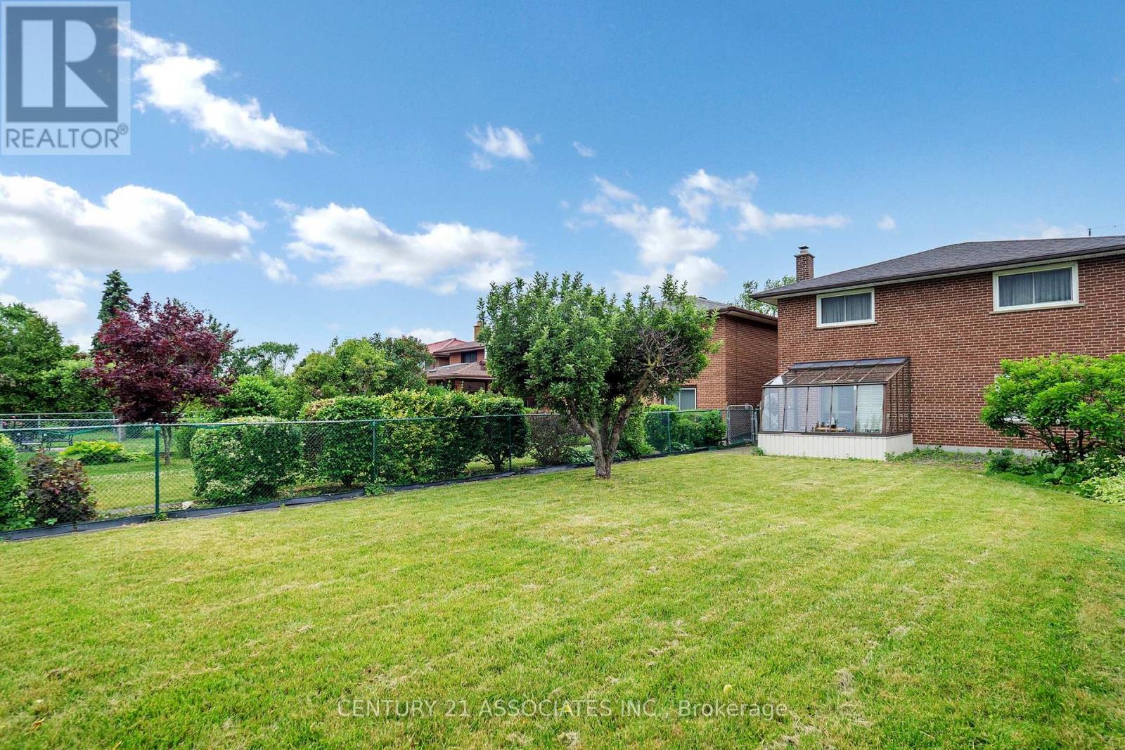 1217 Alexandra Avenue, Mississauga, Ontario  L5E 2A4 - Photo 33 - W12475265