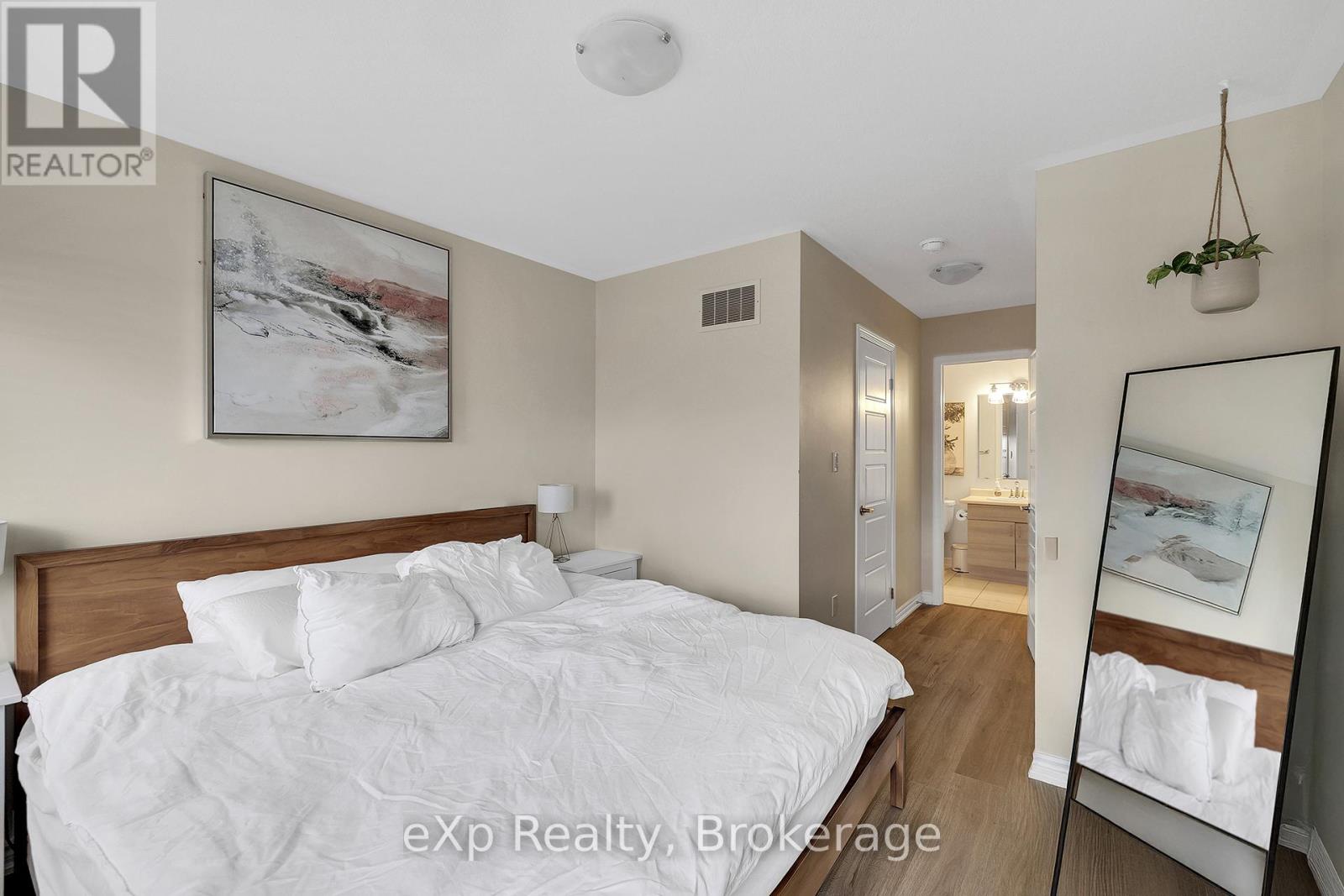 904 Apple Hill Lane, Kitchener, Ontario  N2R 1P6 - Photo 13 - X12577578