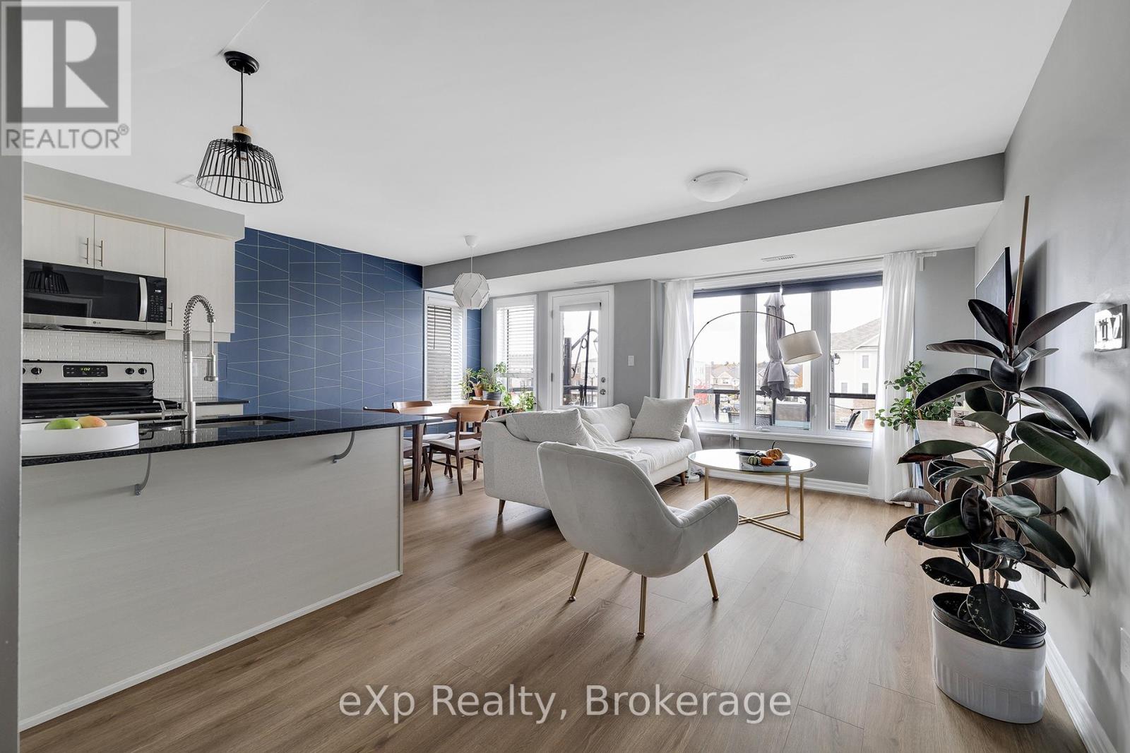 904 Apple Hill Lane, Kitchener, Ontario  N2R 1P6 - Photo 3 - X12577578