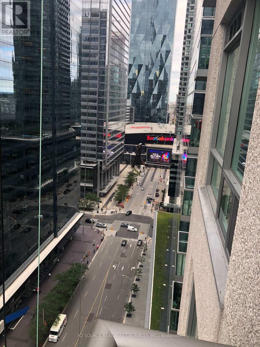 2605 - 30 Grand Trunk Crescent, Toronto, Ontario  M5J 3A4 - Photo 6 - C12577576