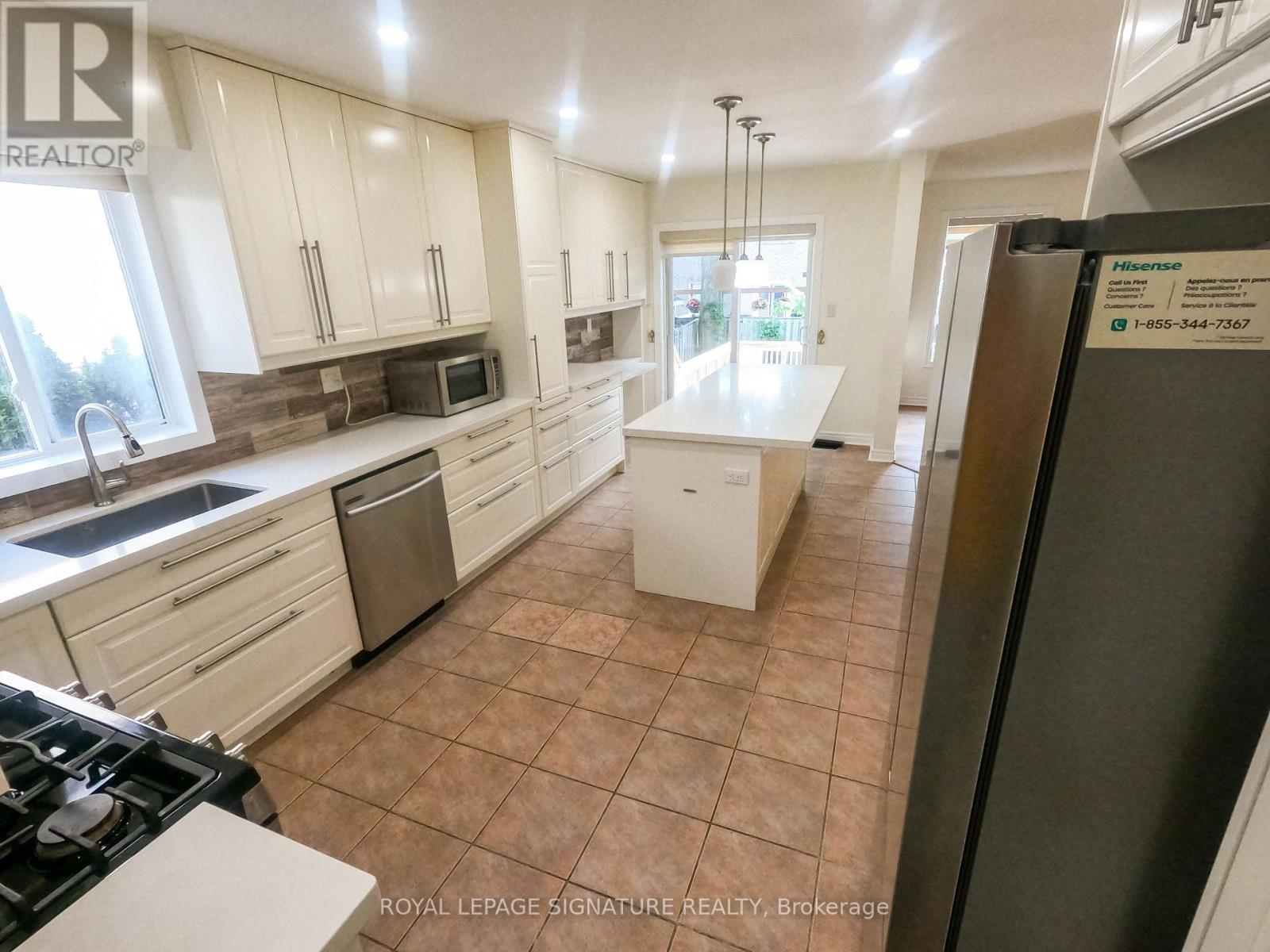 47 Lake Crescent, Barrie, Ontario  L4N 6A7 - Photo 3 - S12408634