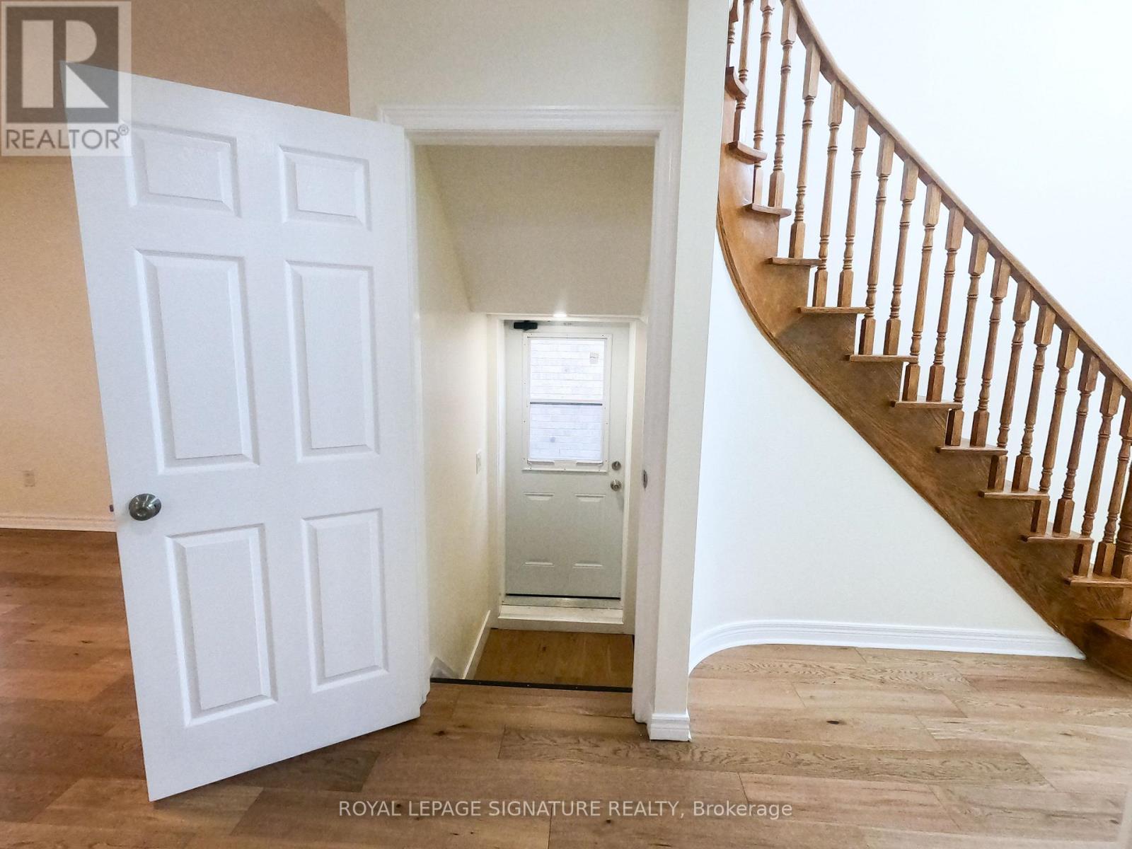 47 Lake Crescent, Barrie, Ontario  L4N 6A7 - Photo 8 - S12408634