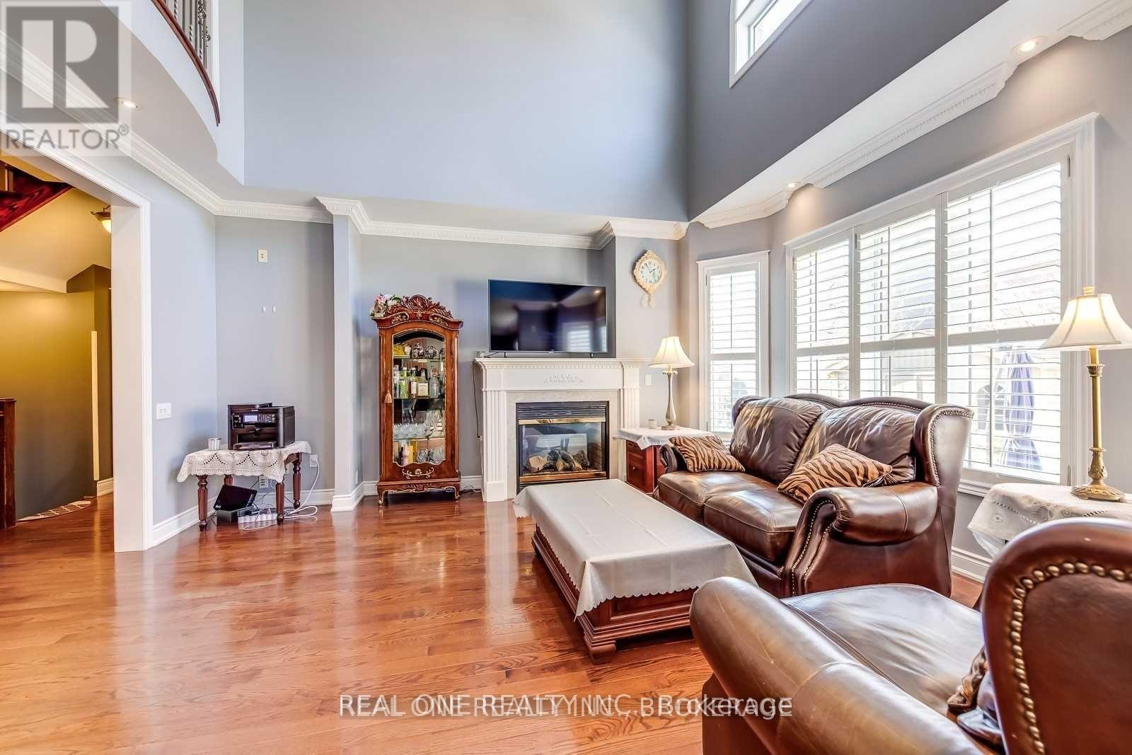 96 Spring Azure Crescent, Oakville, Ontario  L6L 6V8 - Photo 8 - W12577598