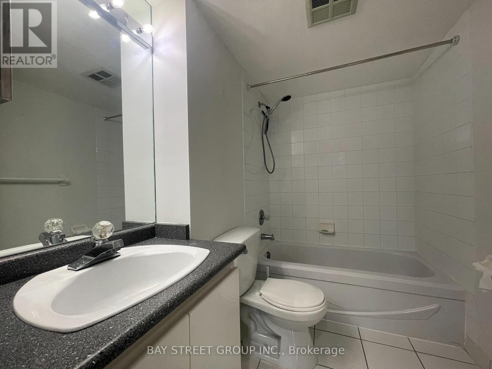 1910 - 736 Bay Street, Toronto, Ontario  M5G 2M4 - Photo 11 - C12498686