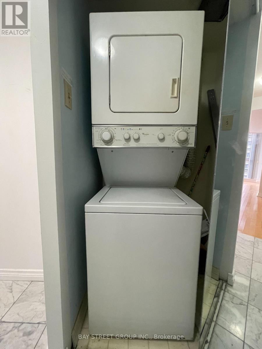 1910 - 736 Bay Street, Toronto, Ontario  M5G 2M4 - Photo 16 - C12498686