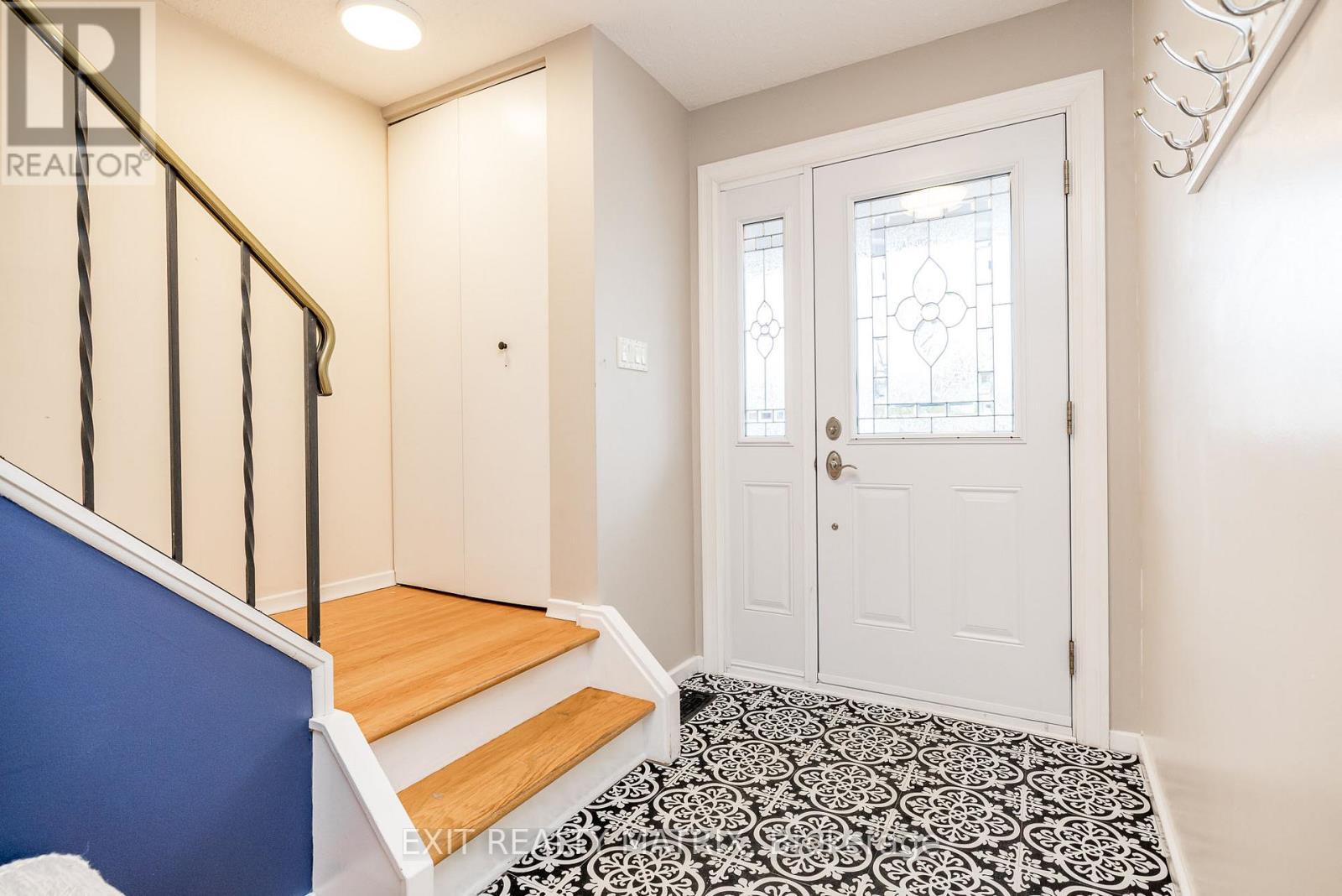 130 Banning Road, Ottawa, Ontario  K2L 1C4 - Photo 4 - X12577602