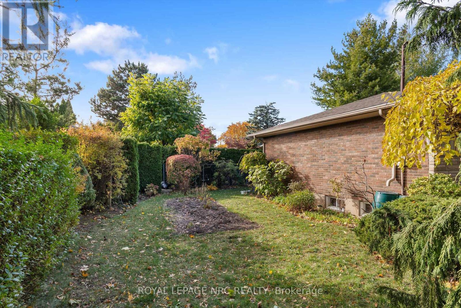 31 St Lawrence Drive, St. Catharines, Ontario L2M 2T7 - Photo 10 - X12577608