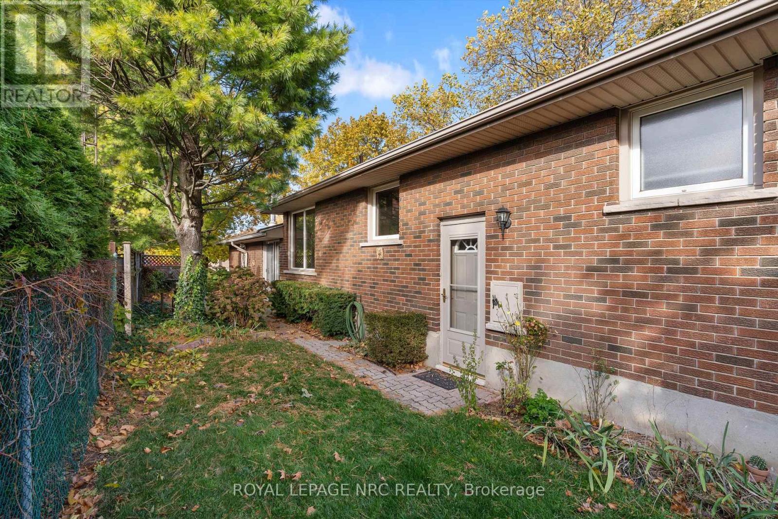 31 St Lawrence Drive, St. Catharines, Ontario L2M 2T7 - Photo 11 - X12577608