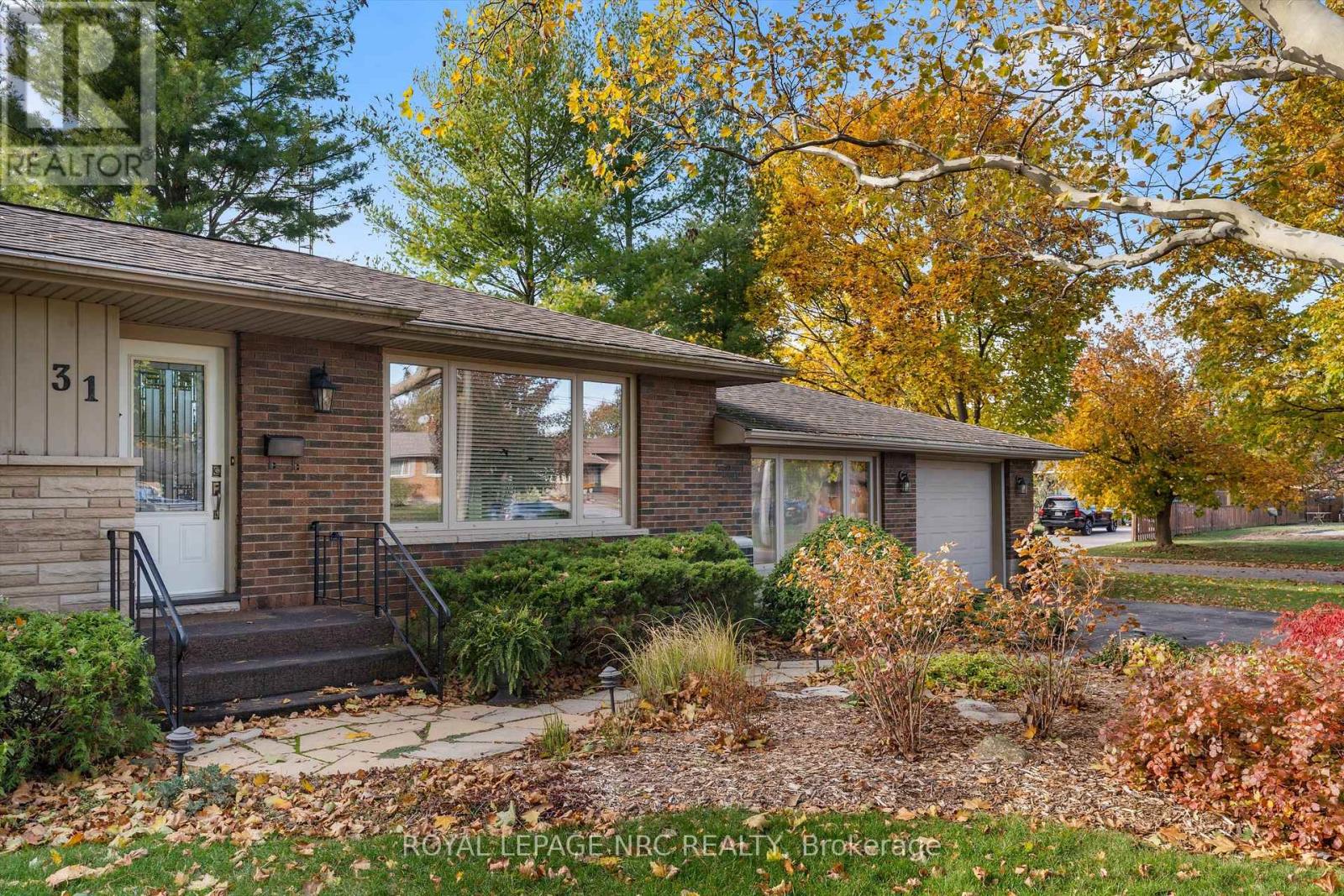 31 St Lawrence Drive, St. Catharines, Ontario L2M 2T7 - Photo 3 - X12577608