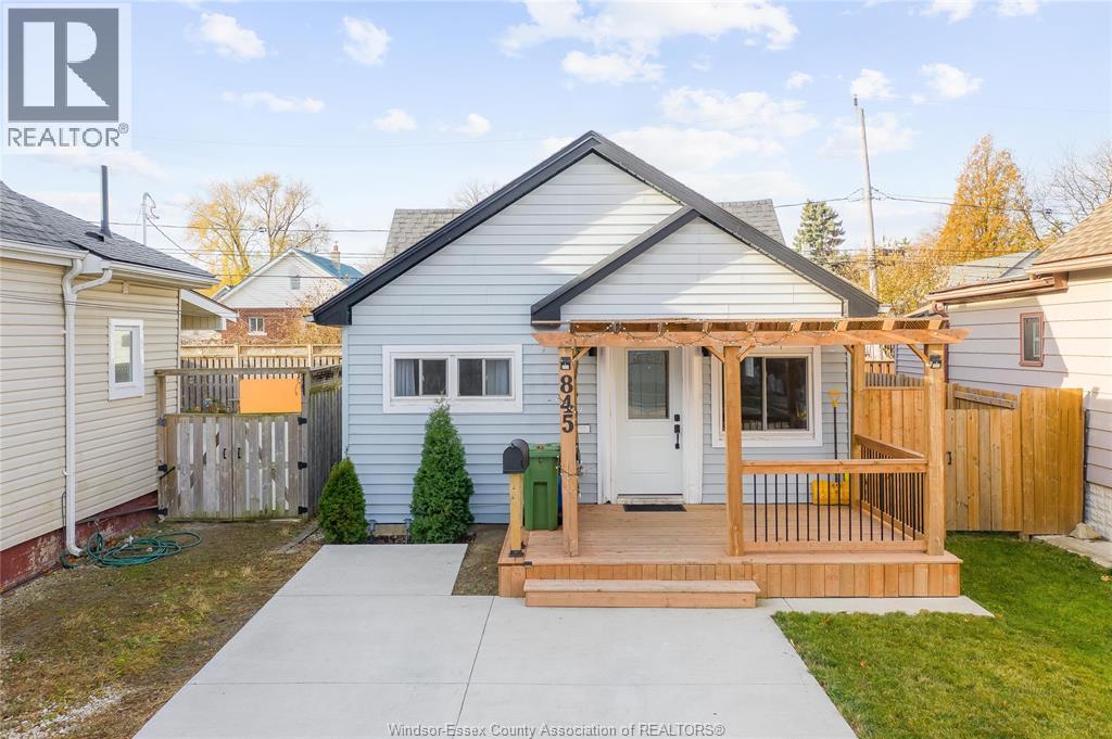 845 Arthur, Windsor, Ontario  N8Y 3Y1 - Photo 1 - 25029343