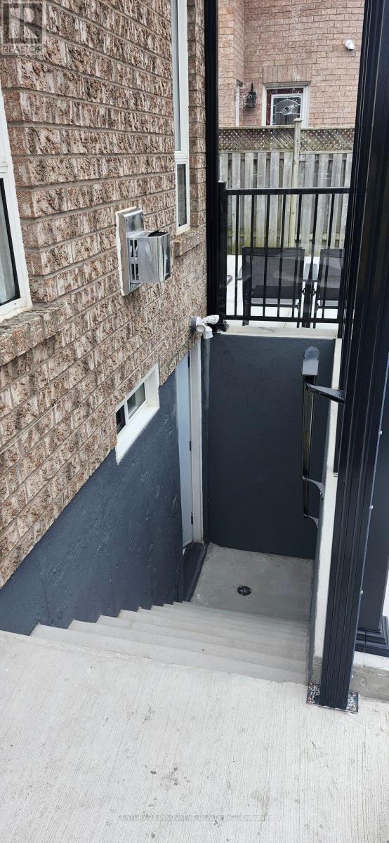 83 Harty Crescent, Ajax, Ontario  L1T 4E7 - Photo 2 - E12577620