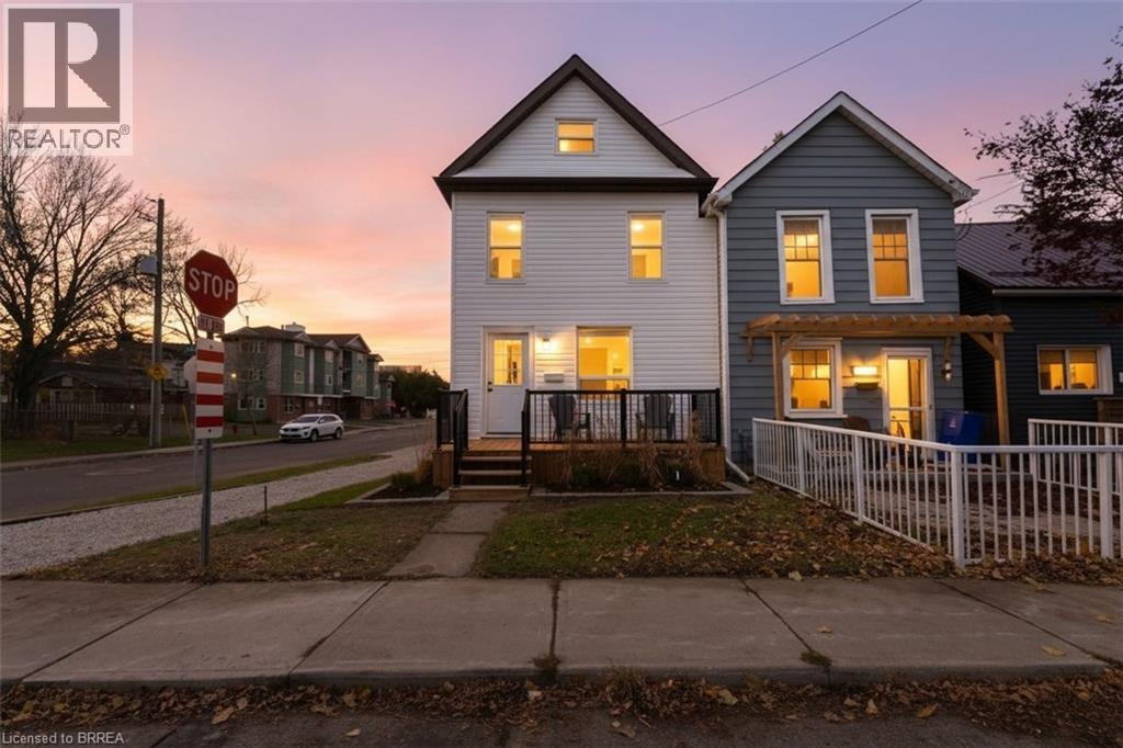 581 JOHN Street N, Hamilton, Ontario