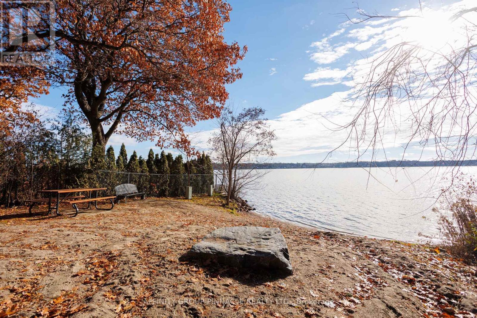 43 Parkhill Drive, Kawartha Lakes, Ontario  K0M 1N0 - Photo 36 - X12577702