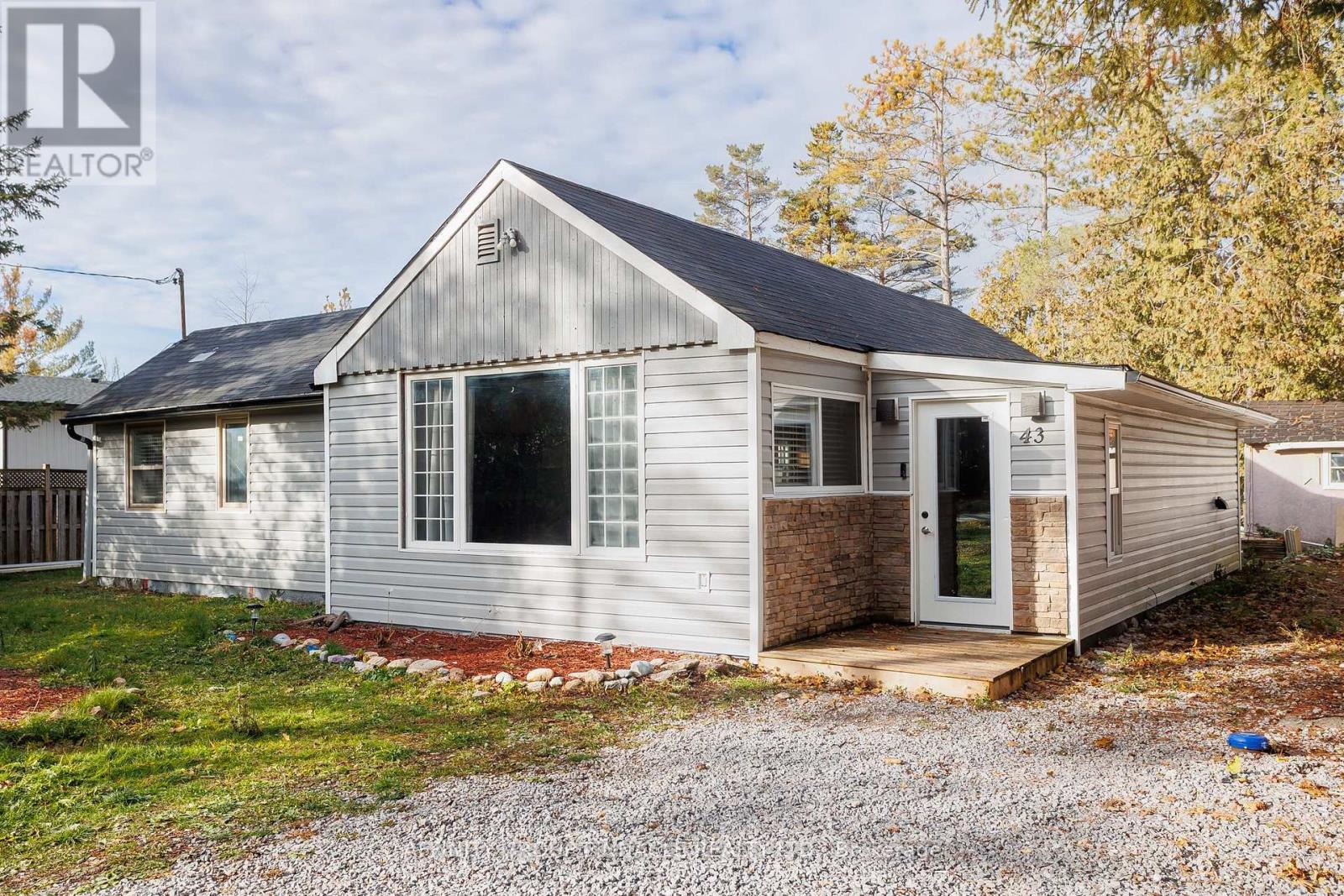 43 Parkhill Drive, Kawartha Lakes, Ontario  K0M 1N0 - Photo 4 - X12577702