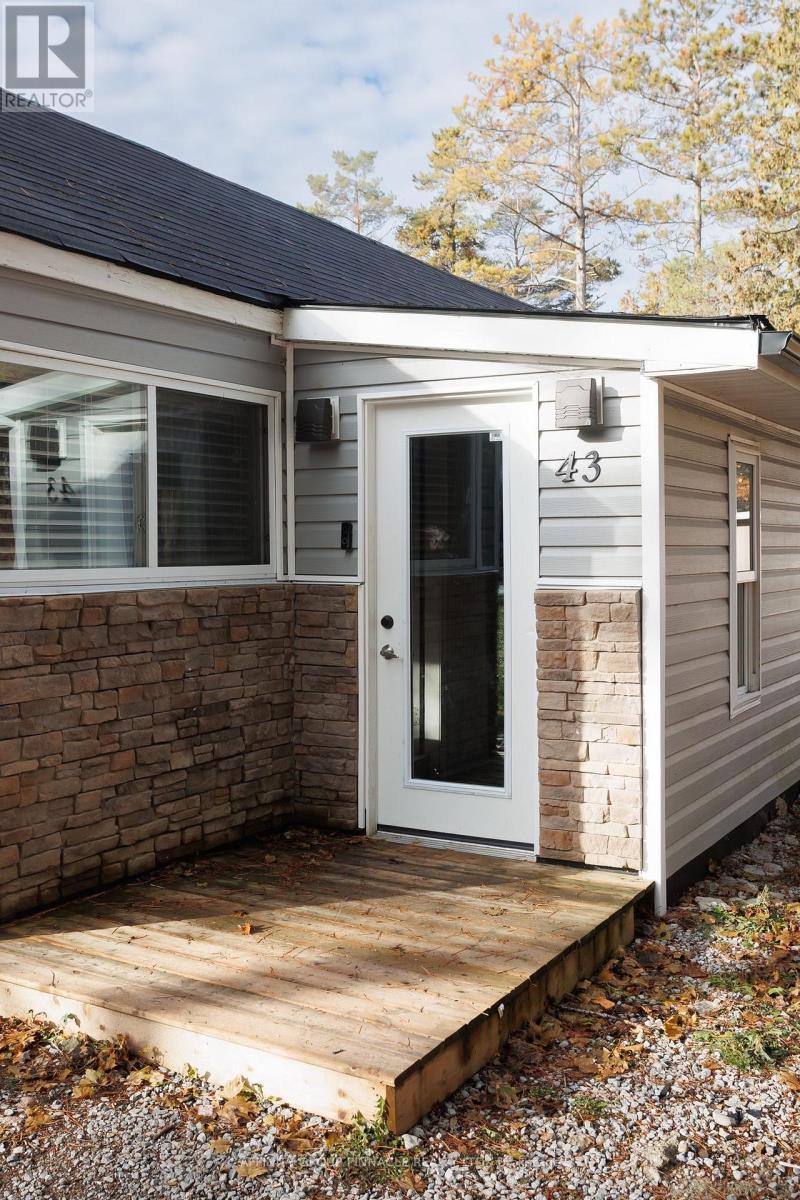 43 Parkhill Drive, Kawartha Lakes, Ontario  K0M 1N0 - Photo 5 - X12577702