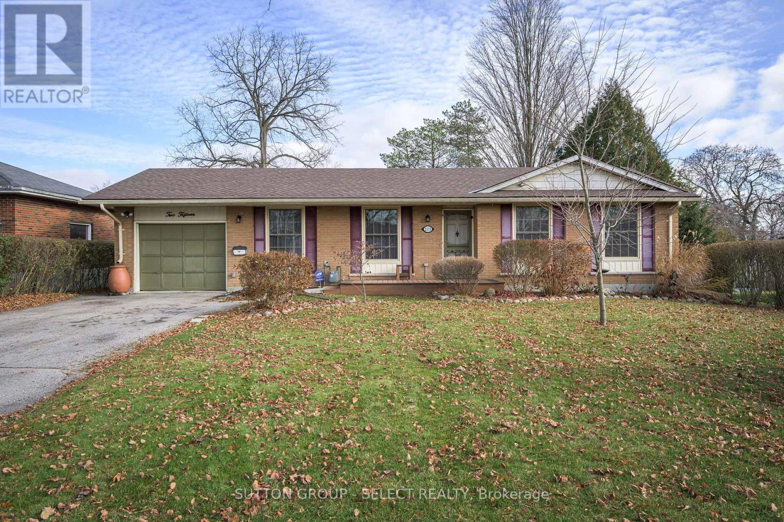 215 West Street, Central Elgin, Ontario  N0L 1B0 - Photo 1 - X12577634