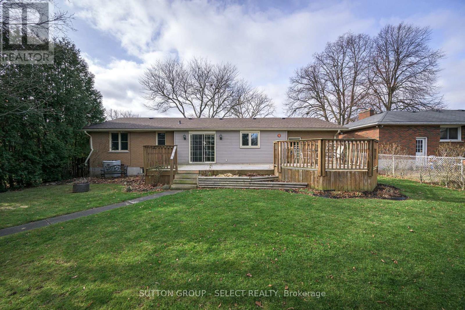 215 West Street, Central Elgin, Ontario  N0L 1B0 - Photo 12 - X12577634