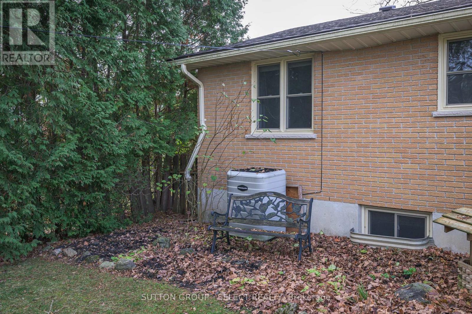 215 West Street, Central Elgin, Ontario  N0L 1B0 - Photo 15 - X12577634