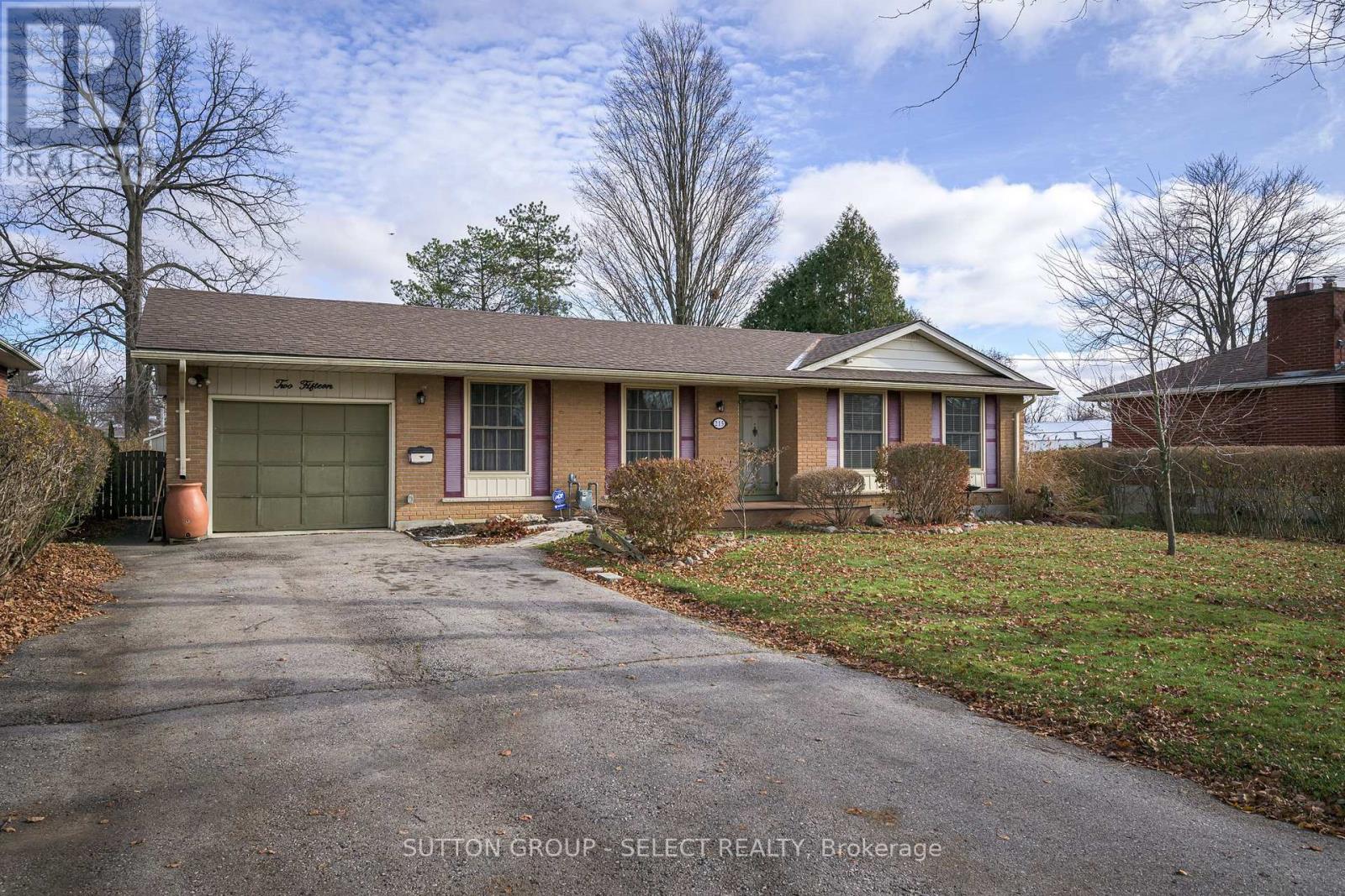 215 West Street, Central Elgin, Ontario  N0L 1B0 - Photo 2 - X12577634