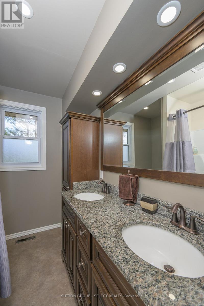 215 West Street, Central Elgin, Ontario  N0L 1B0 - Photo 40 - X12577634