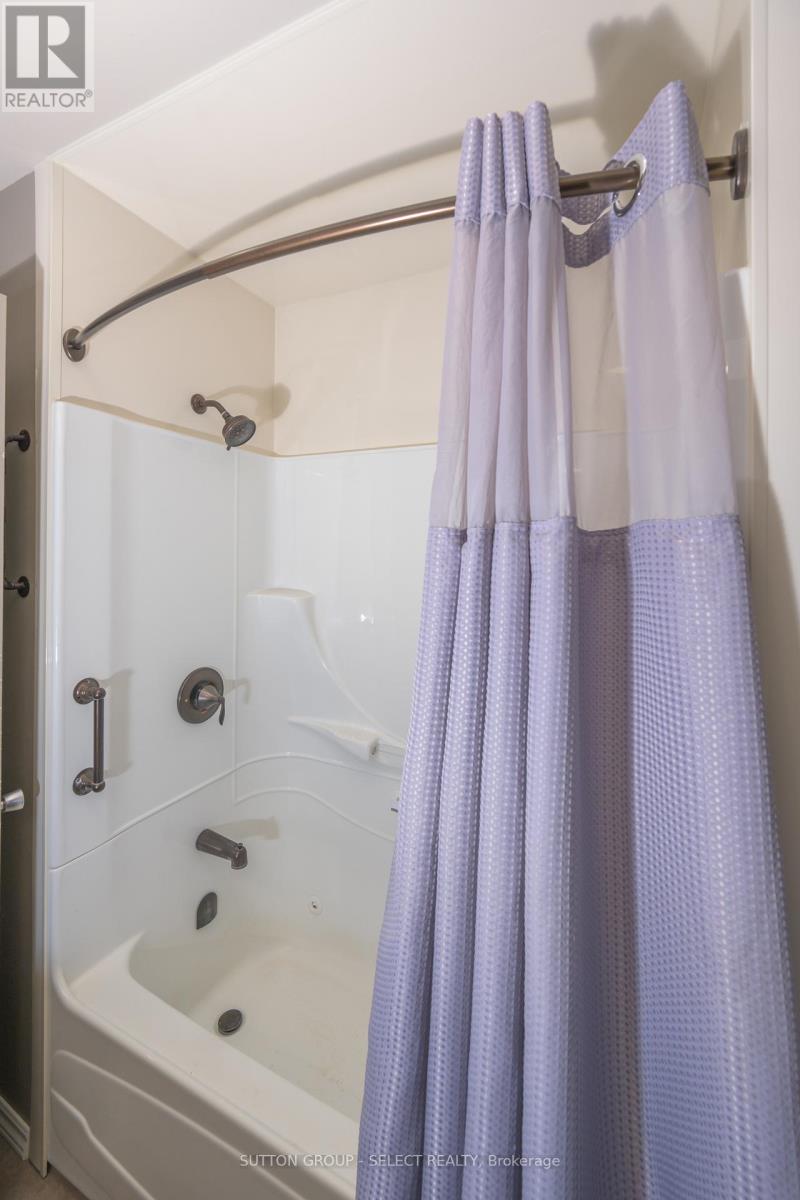 215 West Street, Central Elgin, Ontario  N0L 1B0 - Photo 41 - X12577634