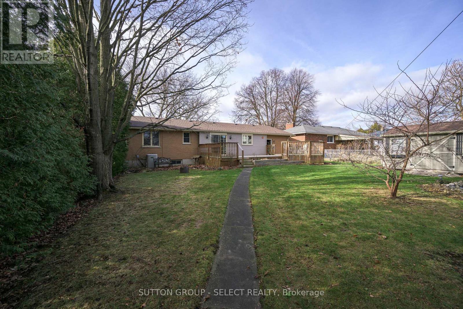 215 West Street, Central Elgin, Ontario  N0L 1B0 - Photo 9 - X12577634