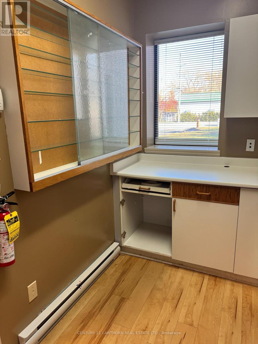 8 - Unit 8 - 389 Picton Main Street, Prince Edward County, Ontario  K0K 2T0 - Photo 17 - X12565444