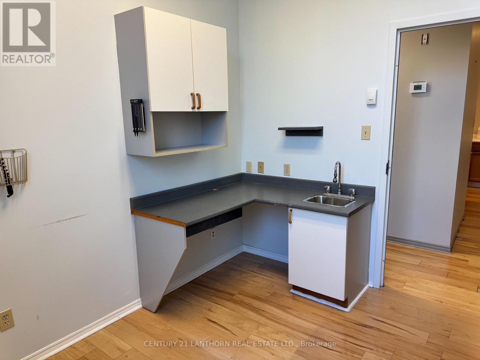 8 - Unit 8 - 389 Picton Main Street, Prince Edward County, Ontario  K0K 2T0 - Photo 21 - X12565444