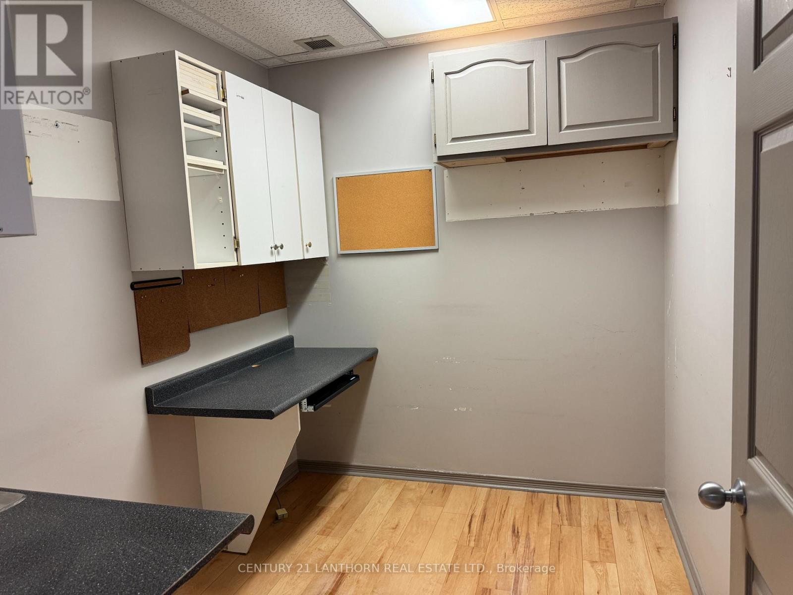 8 - Unit 8 - 389 Picton Main Street, Prince Edward County, Ontario  K0K 2T0 - Photo 26 - X12565444