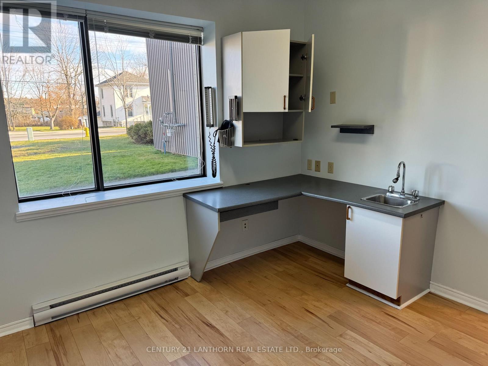 8 - Unit 8 - 389 Picton Main Street, Prince Edward County, Ontario  K0K 2T0 - Photo 19 - X12565444