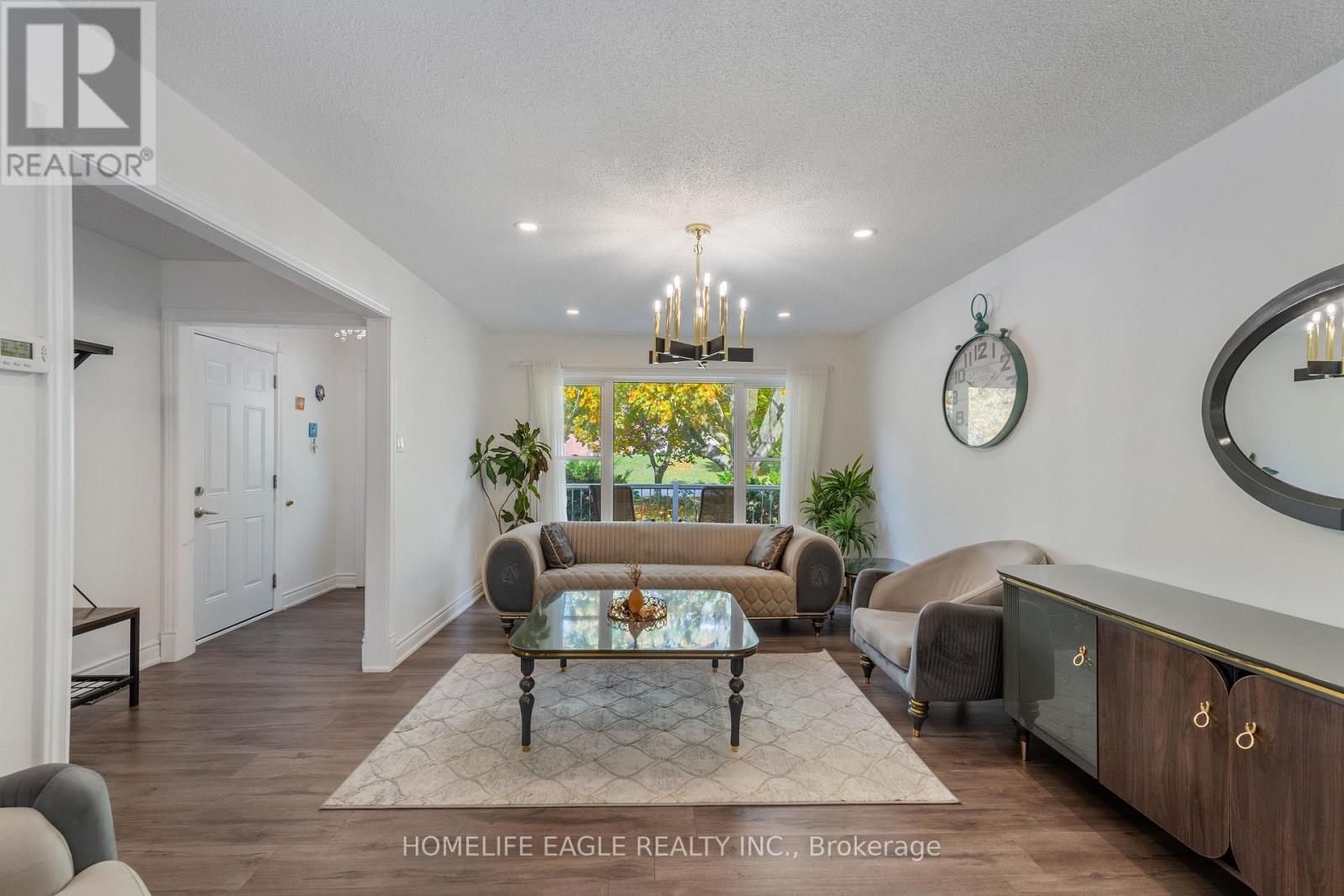 17 Beckett Avenue, East Gwillimbury, Ontario  L9N 1E6 - Photo 3 - N12539322